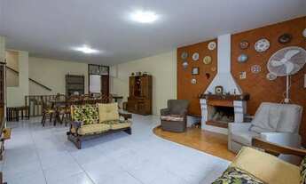 Imagem 6: Oportunidade! Sobrado em rua calma e arborizada... Abaixo do preço de mercado!