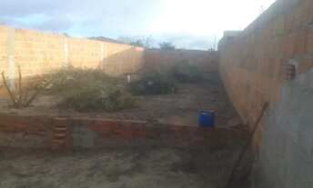 Imagem 2: Lote 6x24, todo murado, já tem alicerces feitos, encanação de esgoto feito, portão