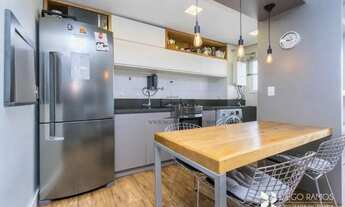 Imagem 5: Excelente apartamento mobiliado de 02 dormitorios com 01 box no Jardim Carvalho em Porto A