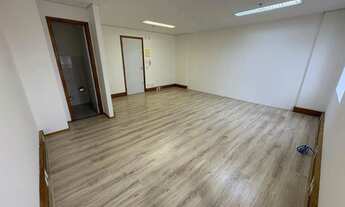 Imagem 2: CENTRO EMPRESARIAL DAS AMÉRICAS - Sala comercial com 31m², reformada, 1 vaga, banheiro pri