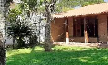 Imagem 4: Casa de temporada com churrasqueira e amplo jardim, perto do mar, na praia do Lázaro em Ub