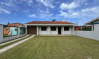 Imagem: Casa com 3 dormitórios e amplo quintal