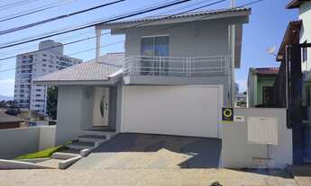 Imagem 1: Casa para venda com 374 metros quadrados com 2 quartos em Barreiros - São José - SC