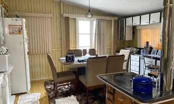 Imagem 4: Casa de madeira disponível no centro de Urubici