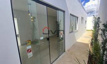 Imagem 2: Casa a venda contando com 3 quartos grandes sendo um suíte, sala ampla em dois ambientes