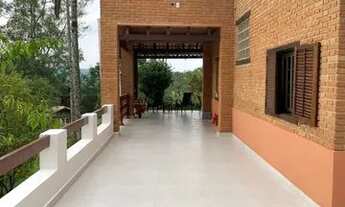 Imagem 3: Linda casa no Condomínio Sta Fé com 3 suítes Venda R$ 1.800.000,00 Locação R$ 7.200,00