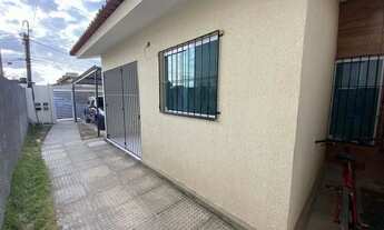 Imagem 4: Casa térrea com 3 quartos, terraço, gradeada, a poucos metros da avenida principal, por R