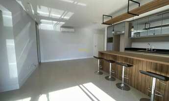 Imagem 2: Apartamento com 2 suítes, 3 vagas, hobbybox, à 1 quadra da Av. Beira Mar, Florianópolis/SC