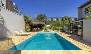 Imagem 2: Casa em condomínio com 3 suítes e piscina no Bairro Seminário em Curitiba!