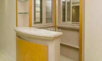 Imagem 7: Amplo apartamento semimobiliado com 3 dormitórios e 1 vaga de garagem, no bairro Menino De