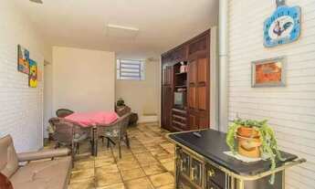 Imagem 5: Casa com 3 dormitórios no Bairro Três Fgueira em Porto Alegre