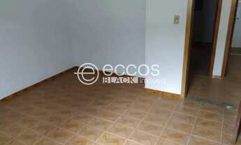 Imagem 3: Casa para aluguel, 2 quartos, 1 suíte, 2 vagas, Custódio Pereira - Uberlândia/MG