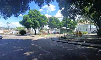 Imagem: /Vendo terreno na Praça Santos Dumont