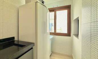 Imagem 7: Apto 02 quartos, mobiliado, box para carro. Ed com elevador, junto a Praça Flávio Boianovs