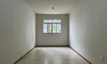 Imagem 2: 2 quartos prático e com vaga no Centro para venda