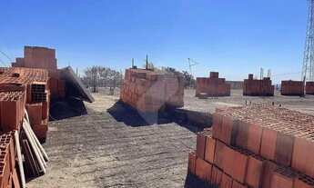 Imagem 3: Terreno com fundação para 16 apartamentos