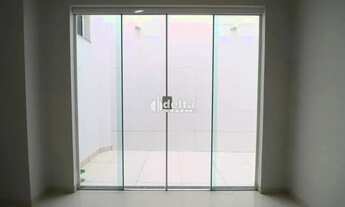 Imagem 7: Casa residencial com 5 suítes disponível para locação no bairro Jardim Karaíba em Uberlând