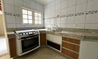 Imagem 4: Sobrado com 3 dormitórios sendo 1 suíte no bairro Vila Bourghese em Pindamonhangaba