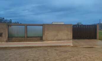 Imagem: Terreno murado com edícula em Araranguá