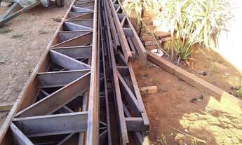 Imagem 4: Telhas de zinco e treliças para galpão