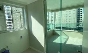 Imagem 7: Meia Praia 4 Suítes ,3 garagens bem localizado