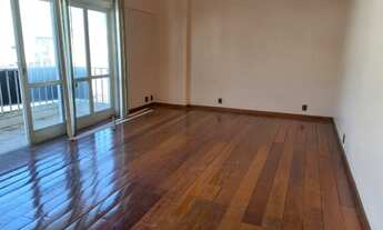 Imagem: Prédio recuado com vista livre e varanda