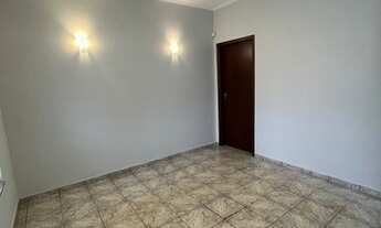 Imagem 5: Excelente casa com casa de fundo