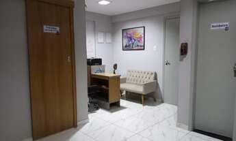 Imagem 7: Sala reformada, com 38 m², subdividida em recepção mais 3 salas, garagem