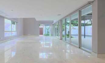 Imagem 7: Sobrado para aluguel possui 608 metros quadrados com 4 quartos em Belvedere - Belo Horizon