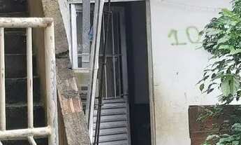 Imagem 4: Vendo casa final de linha cajazeiras 8, atrás do hotel malibu,