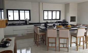 Imagem 3: Casa de condomínio para venda possui 350 metros quadrados com 5 quartos