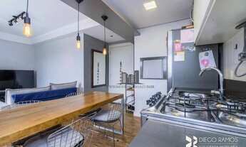 Imagem 2: Excelente apartamento mobiliado de 02 dormitorios com 01 box no Jardim Carvalho em Porto A