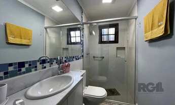 Imagem 7: Casa avulsa em Atlântida, totalmente reformada, com 5 dormitórios , duas suítes, pátio arb