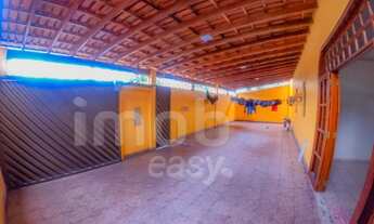 Imagem 2: Casa em via pública com 4 quartos (sendo 3 suites) e 5 banheiros