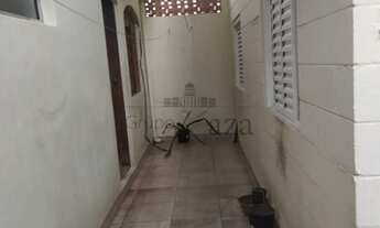 Imagem 6: Casa para aluguel e venda tem 91 metros quadrados com 6 quartos