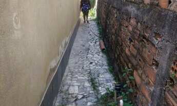 Imagem 2: Vendo 2 casas faltando apenas bater a laje e acabamentos finais