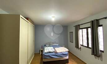 Imagem 5: Casa a venda em Cascavel, bairro Parque,três dormitórios, sendo uma suite, edicula com chu