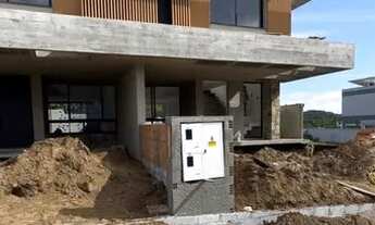 Imagem 2: Casa para venda com 208 metros quadrados com 3 quartos em Rio Tavares - Florianópolis - SC