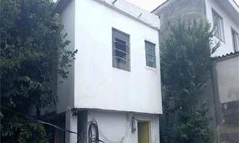 Imagem 7: Casa térrea com comércio conjugado. Terreno conta com 260 metros quadrados. Acasa tem gara