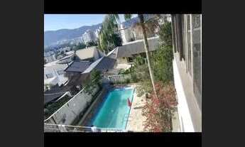 Imagem: Quarto em suite numa mansão na Trindade