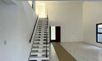 Imagem 3: Casa de condomínio sobrado para aluguel e venda possui 340 metros quadrados com 4 quartos