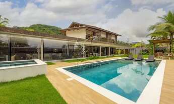 Imagem: Sobrado com 5 suítes, piscina e jardim