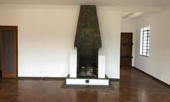 Imagem 3: Sobrado para aluguel possui 366 metros quadrados com 6 quartos