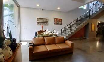 Imagem 2: Casa residencial com 4 suítes disponível para venda no bairro Lidice em Uberlândia - MG