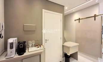 Imagem 4: Sala Comercial Mobiliada, andar alto com Vaga Coberta no Max Plaza