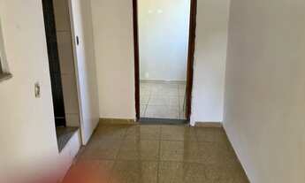 Imagem 4: Vendo com promessa de venda. Independente e encima da casa do meu filho. Com varanda