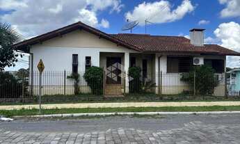 Imagem 2: Casa com 4 dormitórios no bairro Primeiro de Maio