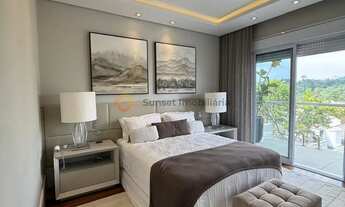 Imagem 6: Residência Mobiliada com 3 Suítes, Escritório e Ambientes Integrados em Condomínio de Alto