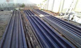 Imagem 2: Telhas de zinco e treliças para galpão