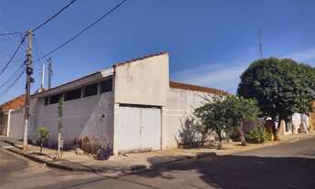 Imagem: Vende-se uma casa com o ponto comercial